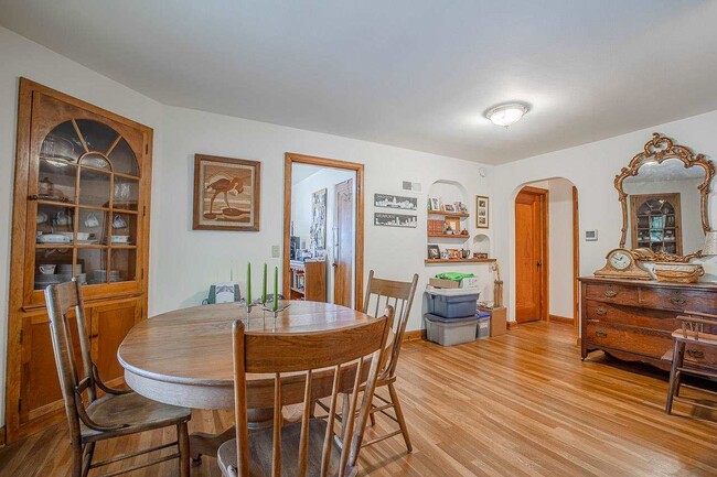 Dining Area - 2640 Stevens St