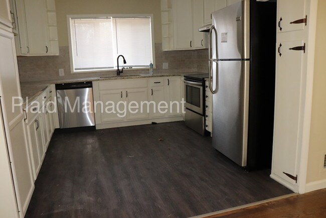 Building Photo - Totally Rehabbed Home in the Northland