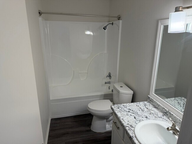 Building Photo - 1375 N Carriage Way