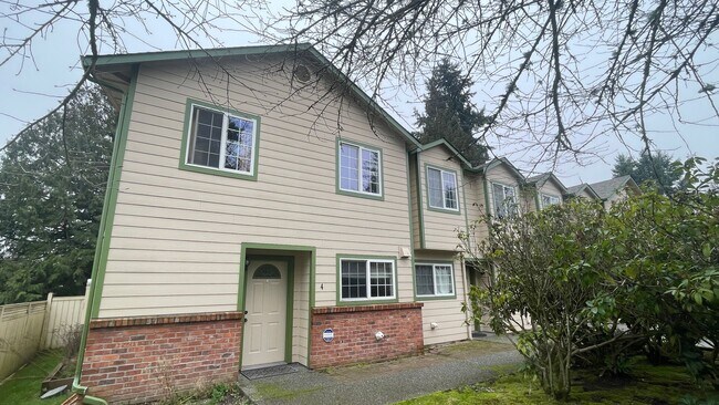 Foto del edificio - 3 bed 1.5 bath townhome in the prime location of Bothell!!