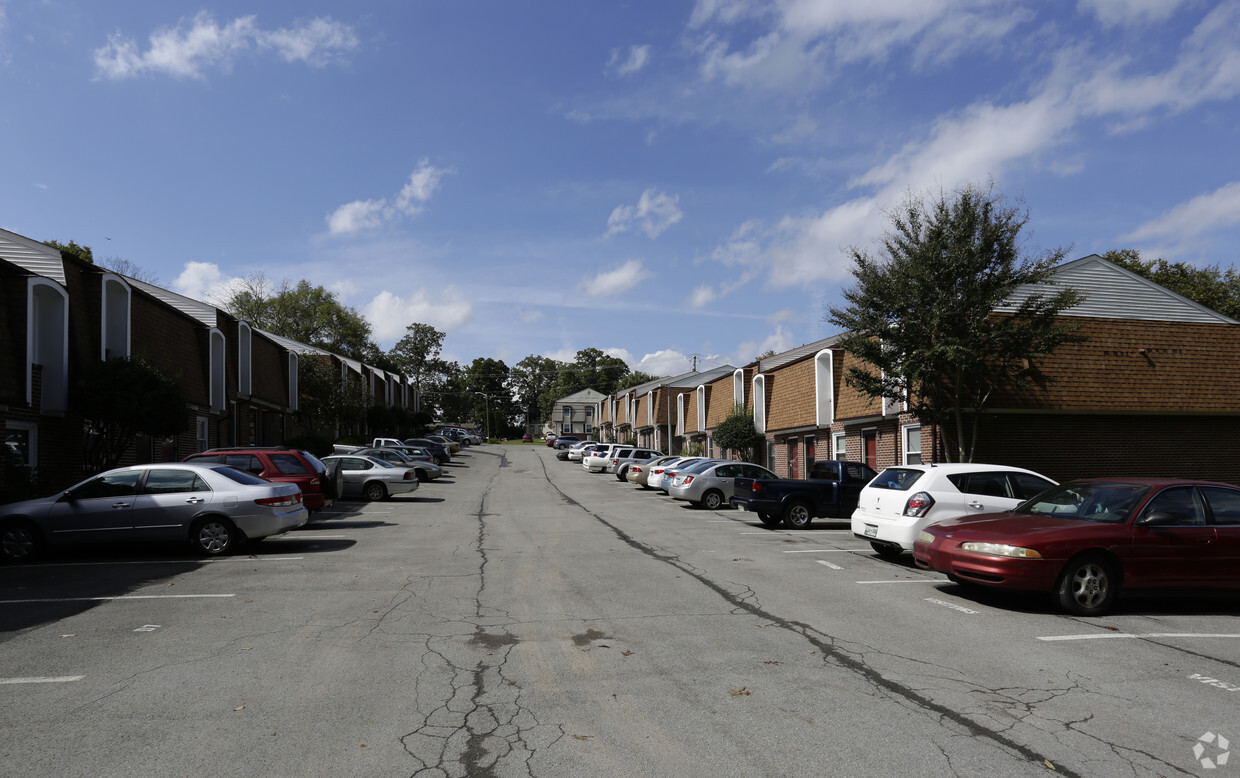 Building Photo - Piney Grove