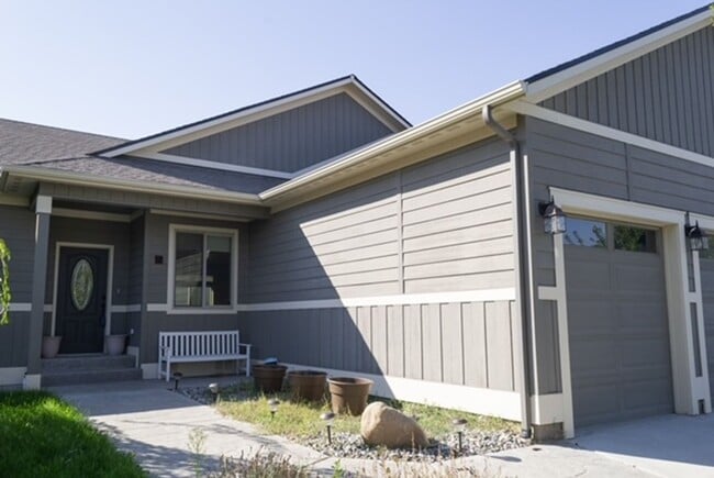 Building Photo - 1722 Brambling Brae Ln