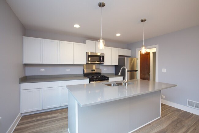 Building Photo - 16639 W Brockman Ave