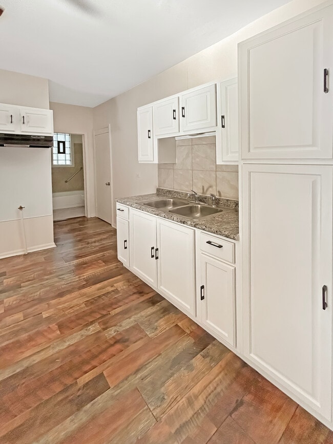 Building Photo - 11014 S State St