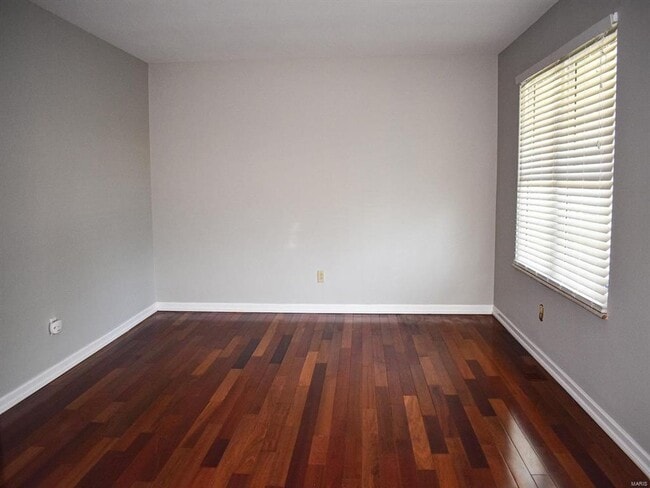 Building Photo - Great Webster Location!