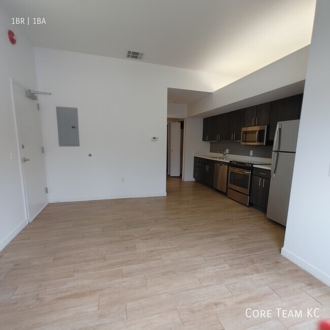 Foto del edificio - 662 E 63rd St