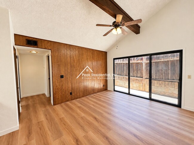 Building Photo - 8768 Mellowdawn Way