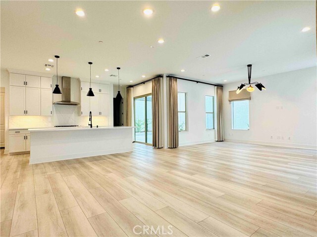 Building Photo - 389 Baluster