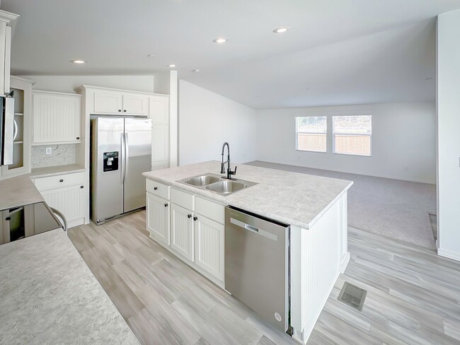 Foto del edificio - NEW CONSTRUCTION, 3 BEDROOM HOME FOR RENT ...