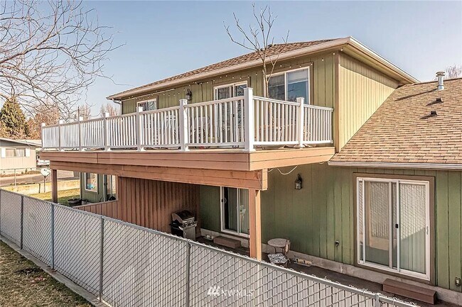 Amplio balcón privado - 2122 Howard St