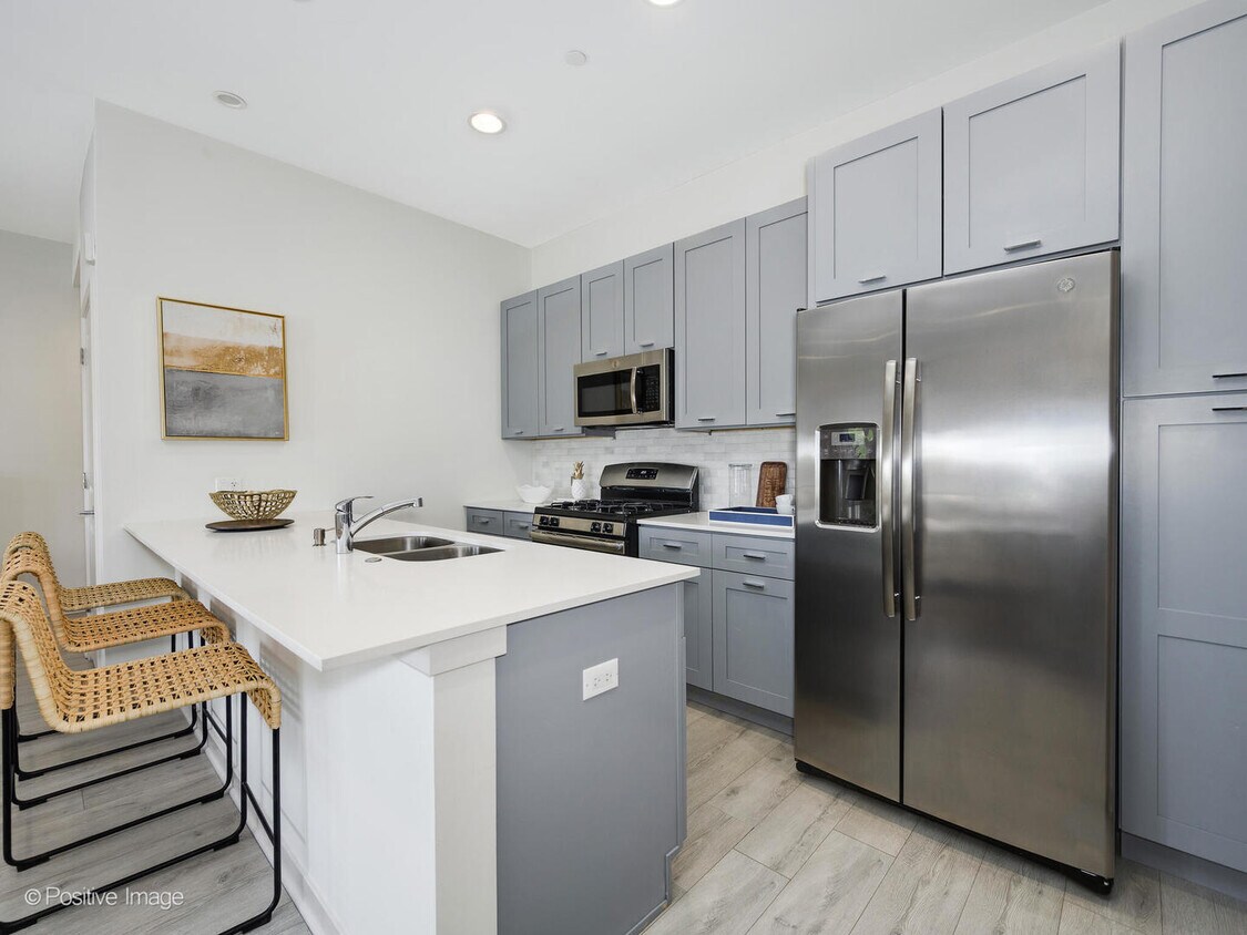 Foto principal - 7355 W Grand Ave