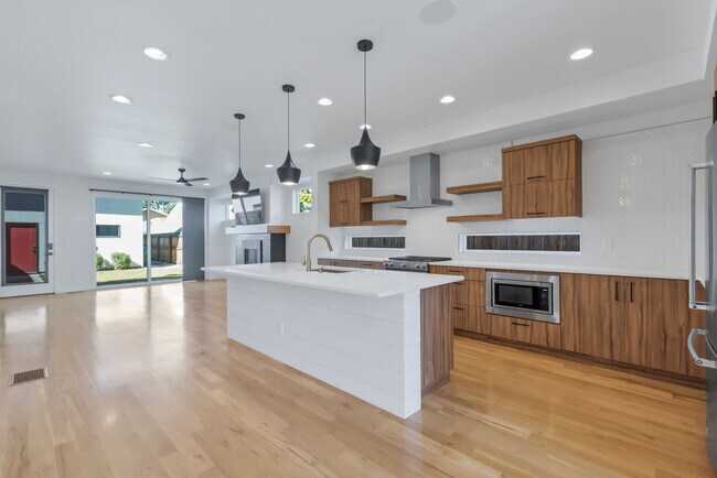 Photo - 2567 S Acoma St House