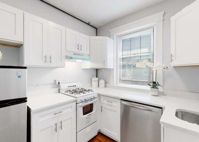 Building Photo - 35 Queensberry St