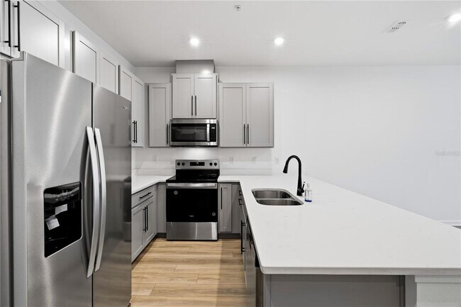 Foto del edificio - 9844 Walkway Dr
