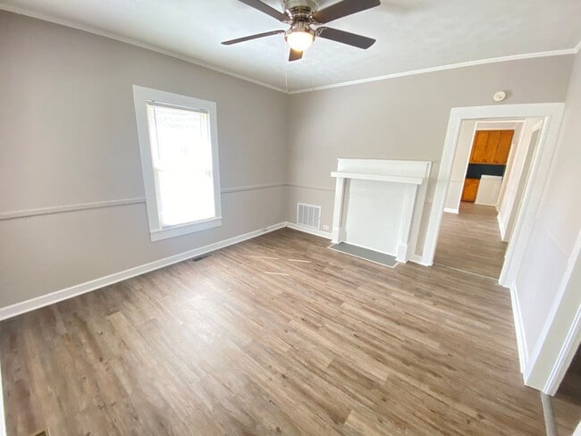 Foto del edificio - 2bd/1ba Renovated House near Downtown w/ Huge Fenced Backyard & 2 Carport