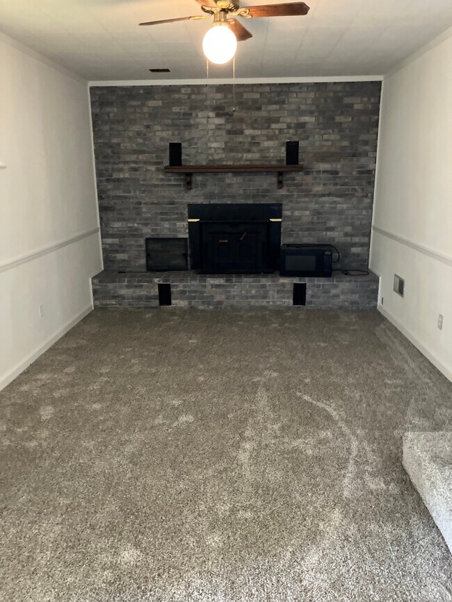 Foto del edificio - 3316 Mountain View Dr