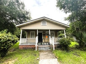 Building Photo - 204 Sugden St
