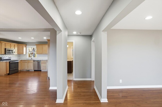 Foto del edificio - 7026 Spring Mill Rd