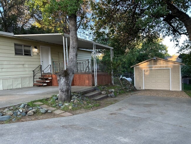 Building Photo - 452 Silver Leaf Dr