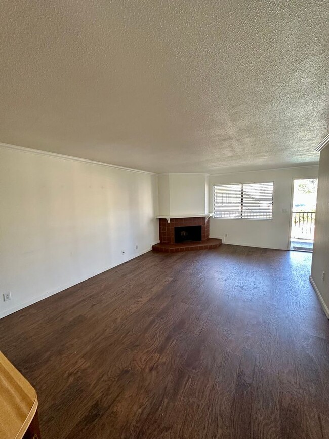 Foto del edificio - $2,800 - 2 Bed / 2 Bath Condo Near Fashion...