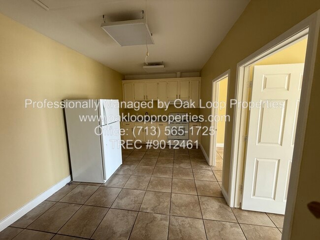 Photo - 2724 Crossview Dr Apartment