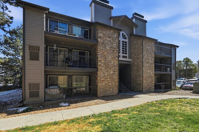 Foto del edificio - $1,840.95 - 2 bed/1 bath, cozy Denver Condo!
