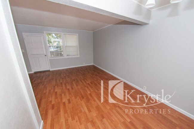 Building Photo - Cute Condo near Fed Terrace School