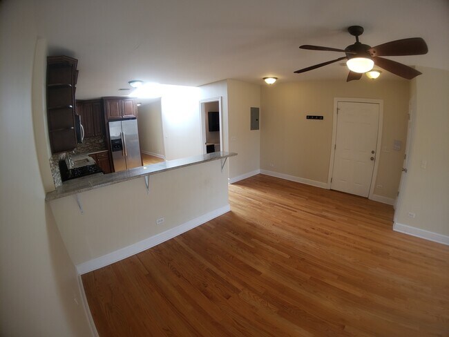 Foto del edificio - 1120 W Grand Ave