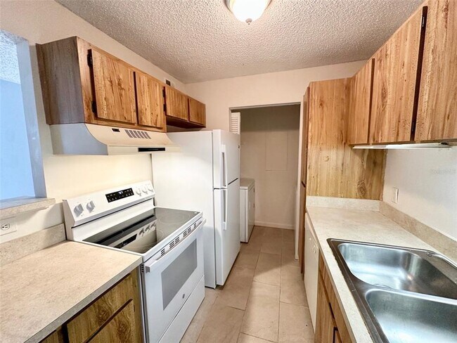 Building Photo - 455 Alt 19