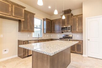 Building Photo - 5546 Sallow Bay Ln