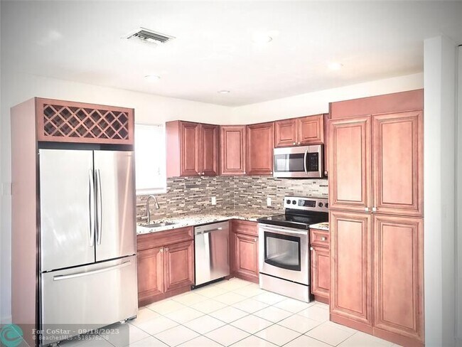 Foto del edificio - 1443 NE 56th St