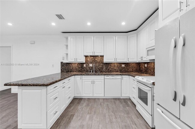 Building Photo - 10650 SW 77th Ave