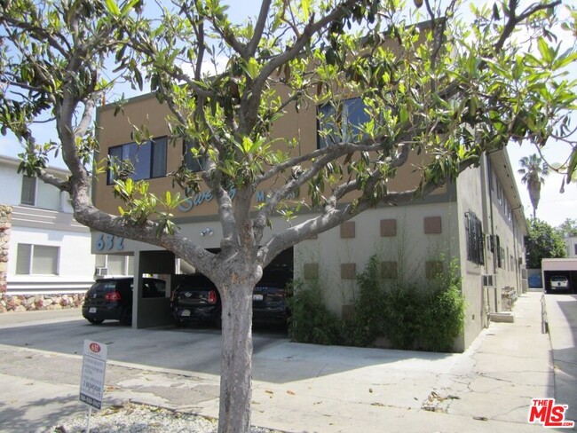 Foto del edificio - 632 N Sweetzer Ave