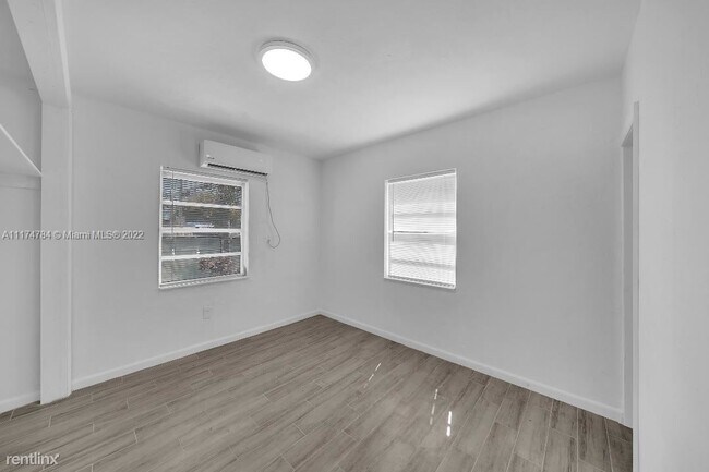 Building Photo - 2 br, 2 bath House - 640 SW 8th Ave # 640 # 8