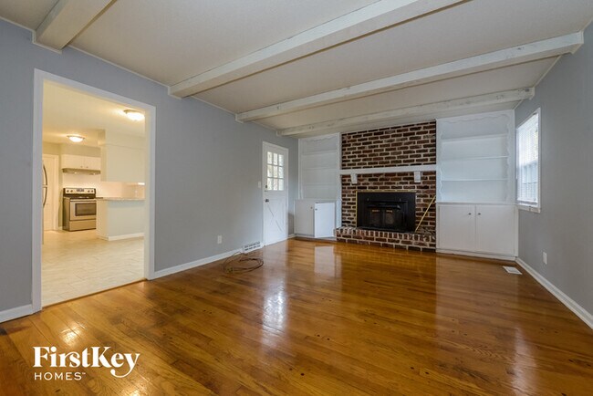 Building Photo - 1505 Country Club Dr