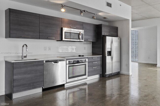 Building Photo - 2 br, 2 bath Condo - 151 SE 1st St Apt 2701