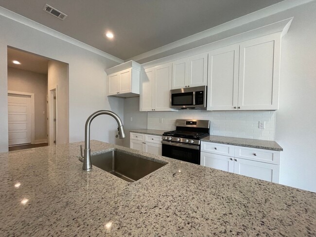 Building Photo - Brand new in Dawson Bluff and move in ready!