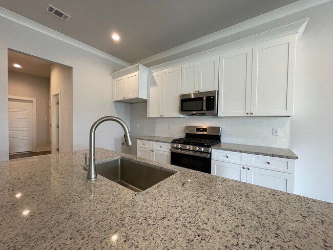 Foto del edificio - Brand new in Dawson Bluff and move in ready!