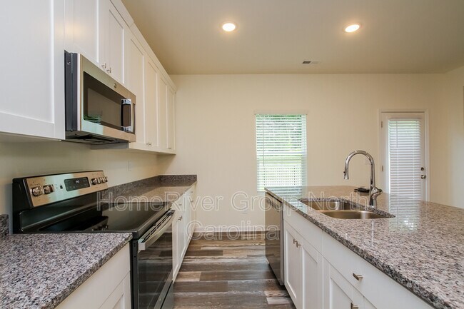 Building Photo - 113 Fosters Gln Pl