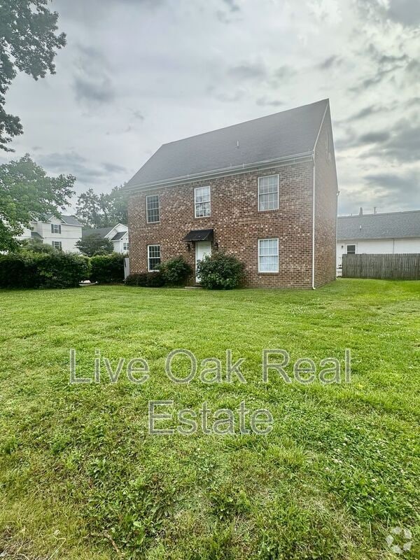 Building Photo - 1606 Parks Ave