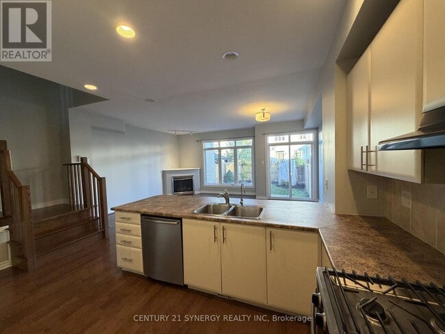 Building Photo - 744 Bowercrest Crescent