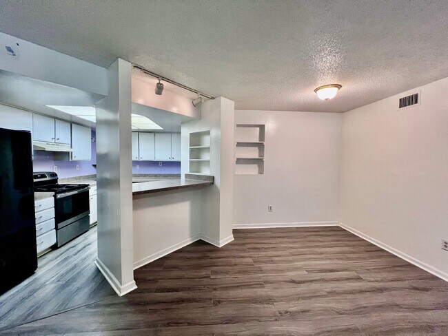 Foto del edificio - Bright First-Floor 2BR Condo—Pool & Amenities