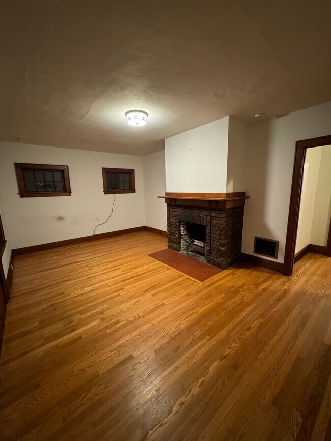 Foto del edificio - 554-556 Whittier Ave