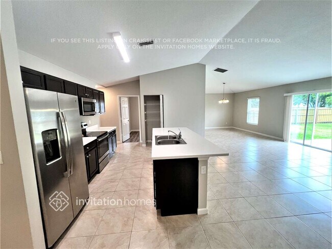 Foto del edificio - 832 SE Starflower Ave