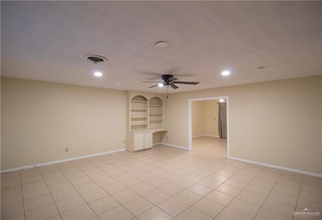 Building Photo - 15 W Cano St