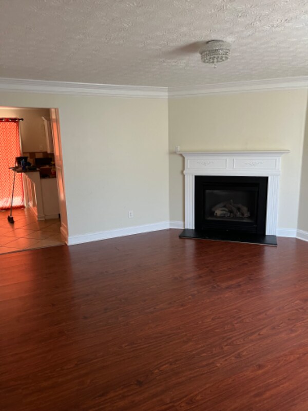 Building Photo - 150 Springbottom Dr SE