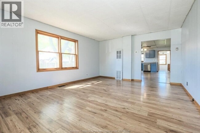Building Photo - 327 Bouffard Rd
