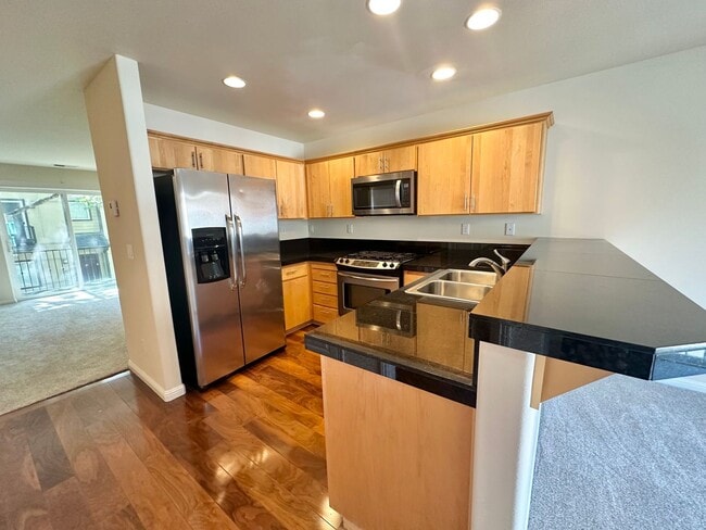 Building Photo - ***$250 OFF 1ST MONTHS RENT!!!!*** Beautif...