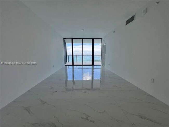 Foto del edificio - 700 NE 24th St