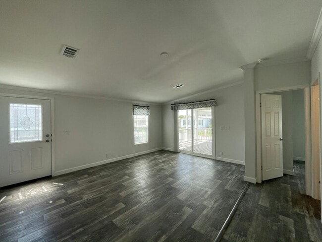 Building Photo - 990 E Orinoco Ave